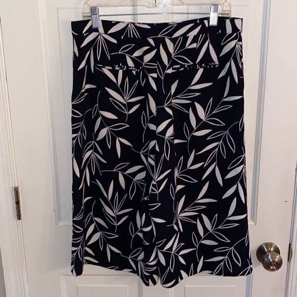 Ann Taylor culottes with tropical print size 10P - Picture 4 of 11